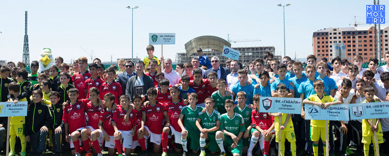 na stadione anzhi arena goroda kaspijska sostoyalos torzhestvennoe otkrytie mezhdunarodnogo turnira kubok kaspiya 2017 sredi futbolistov do 14 let respublikanskie novosti setevoe izdanie temirhanshura temirhan shura